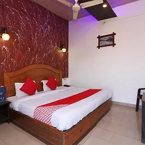 Oyo 80678 Shreenath Residency Hotel New Delhi